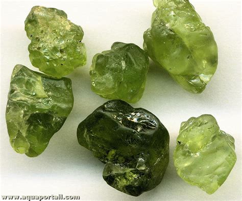  Olivine: Un Minerale Magico per la Ricerca Energetica e l'Industria Metallurgica!