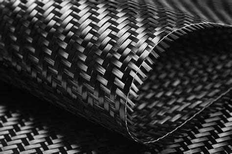  Woven Carbon Fiber: Un rivoluzionario materiale per applicazioni aerospaziali ad alta resistenza!